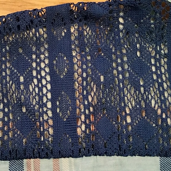 Spring Plaid V-Neck Tunic w/ Shoulder Lace - Picture 4 of 6